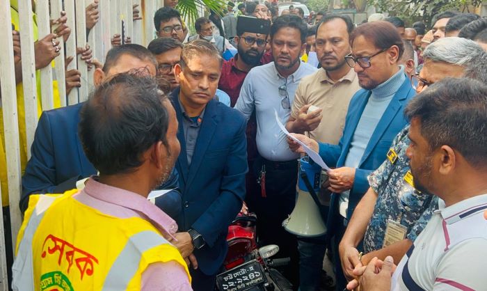 কাজে গাফিলতির জন্য চাকরিও যেতে পারে: মেয়র শাহাদাত